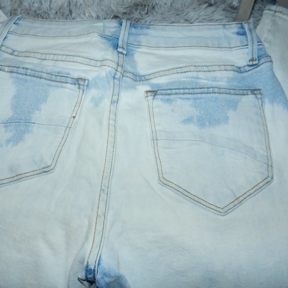 Driftwood Gizelle Girlfriend Skinny Embroidered Jeans  Light Wash NWT! - Picture 6 of 15